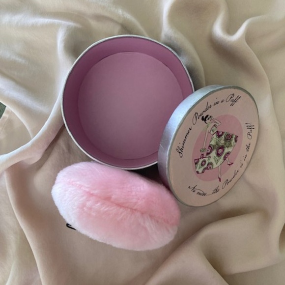Shimmer Powder in a Puff - Picture 5 of 11